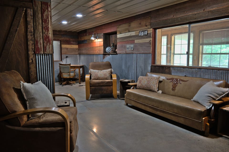 Rustic and Relaxing getaway near the boat ramp and KK Island.