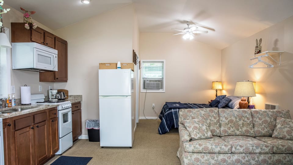 Guest House, queen