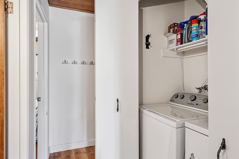 Shelf, Indoors, Appliance, Washer, Cabinet