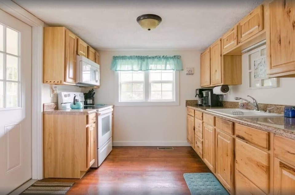 Indoors, Kitchen, Hardwood, Home Decor, Stained Wood