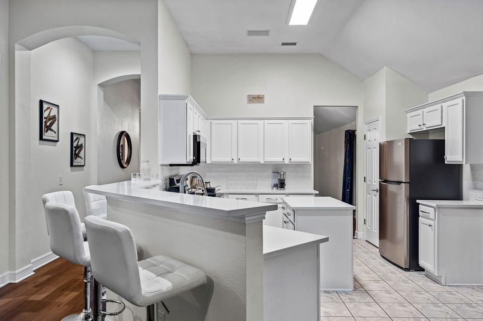 Perfect for long-term and insurance housing guests, this kitchen makes daily life easy with modern appliances and space to cook, prep, and unwind after work or nearby attractions.