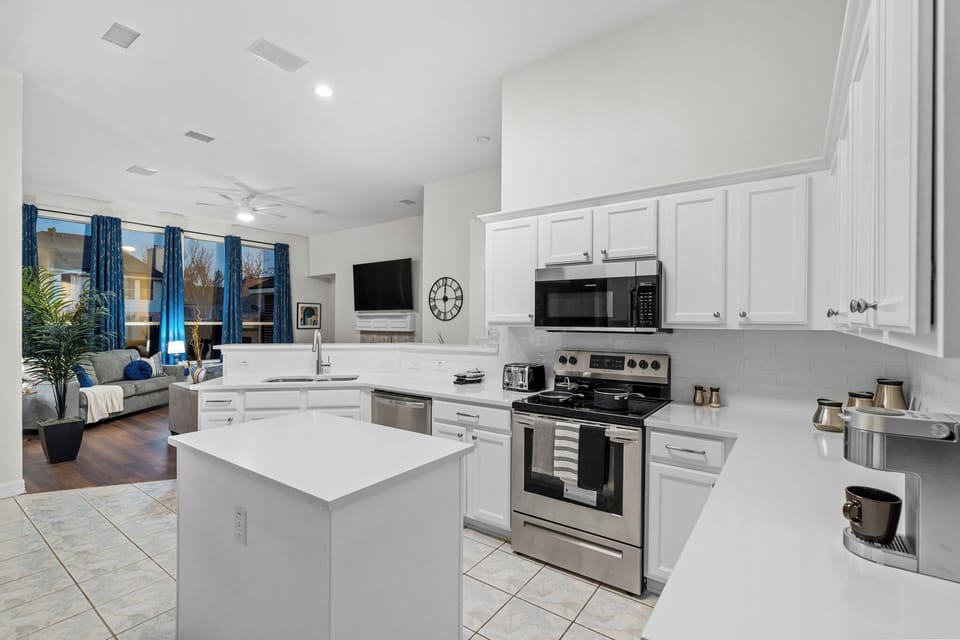 Settle into real day-to-day living with a fully equipped kitchen designed for long-term stays, insurance housing, and corporate rentals. Cook comfortably, stay on routine, and feel at home during extended visits in Frisco.