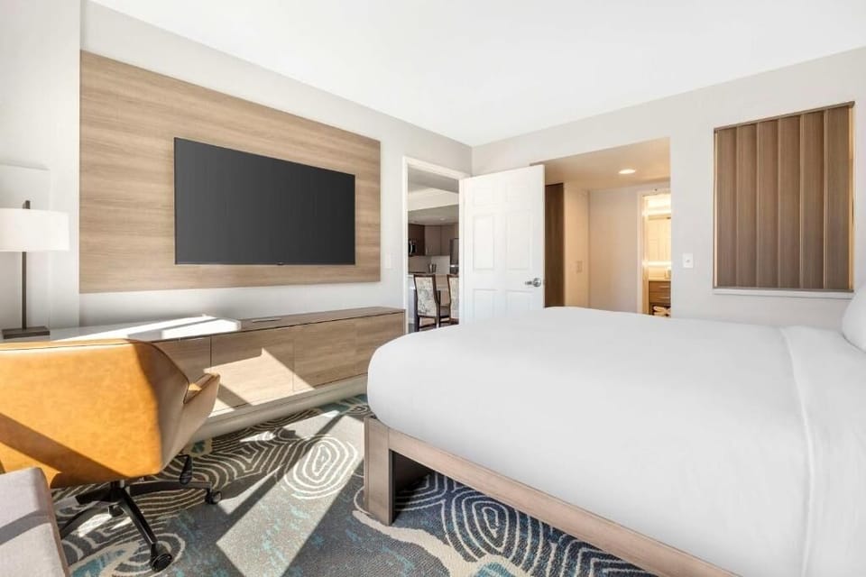 Bedroom. Exact unit will be assigned upon arrival. Views, colors, and decor may vary.