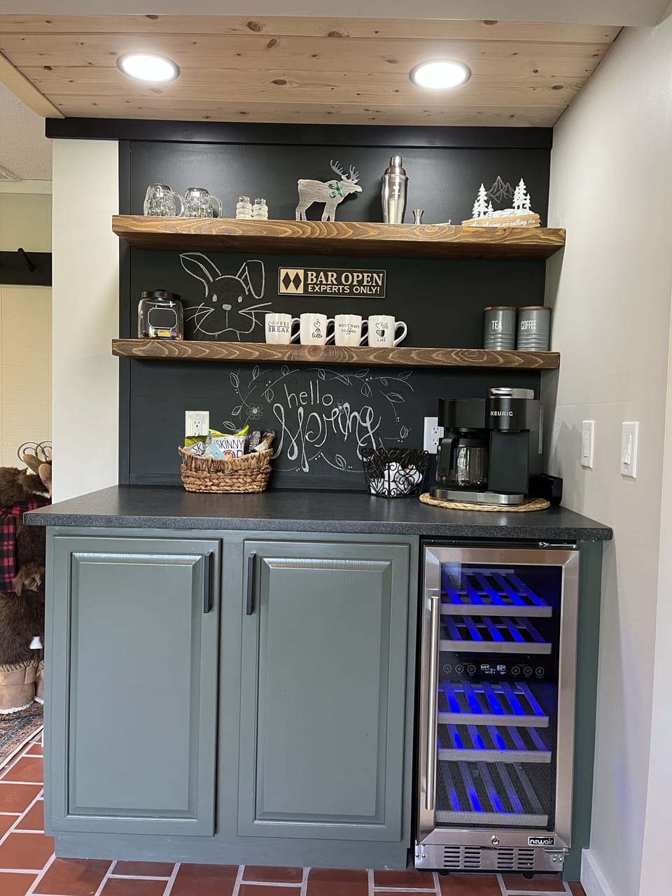 Enjoy complimentary snacks and coffee upon your arrival 👌