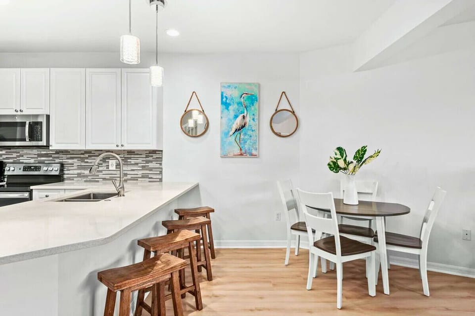 Beautiful Kitchen w/ Balcony