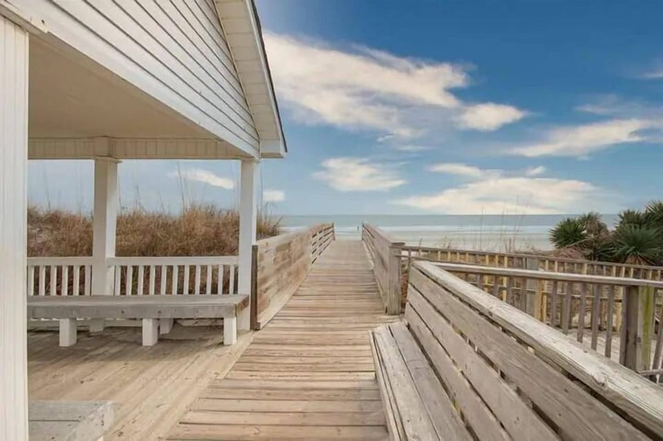 Beach Area Walkway 469 Sandpebble