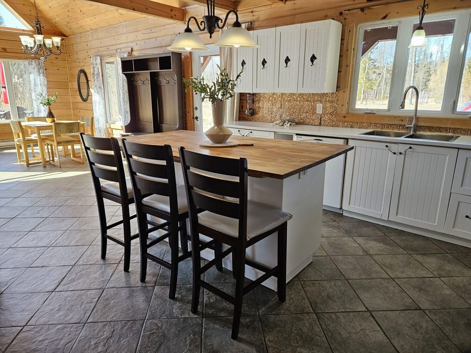 Kitchen island seats 4