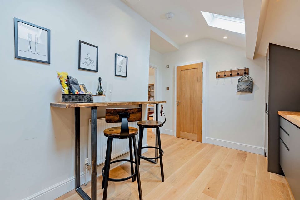 Vine Cottage Kitchen - StayCotswold