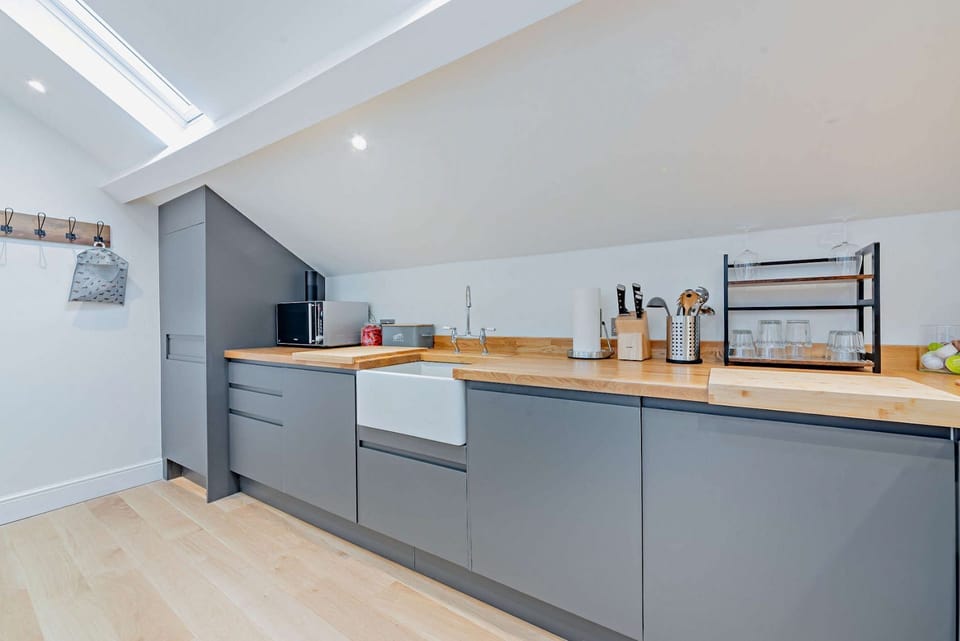 Vine Cottage Kitchen - StayCotswold