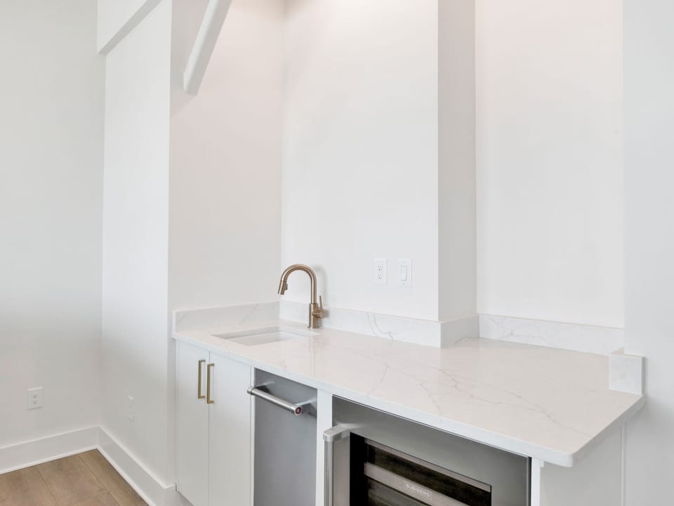 Second Floor, Living Room - Wet Bar