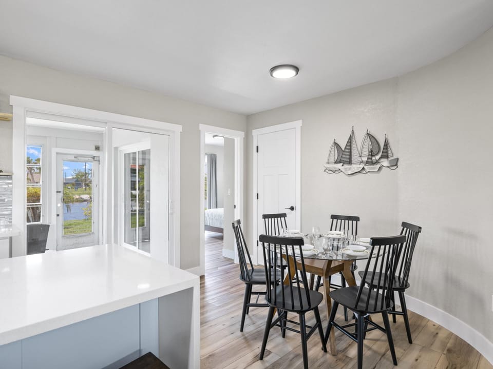 Dining Area - Seating for Six