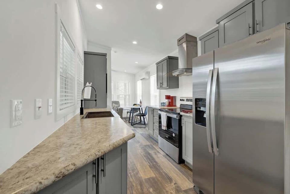 Fully equipped kitchen.