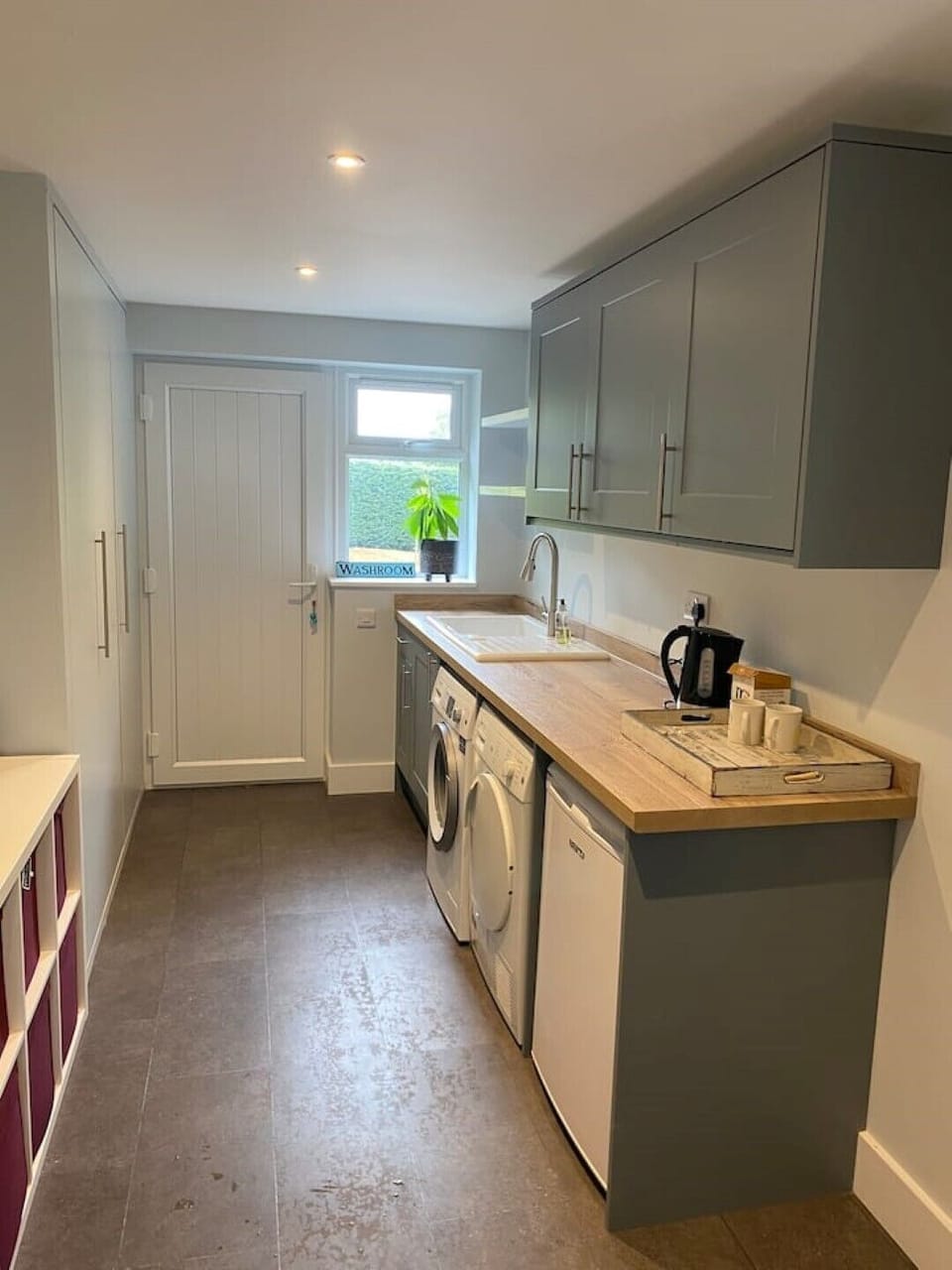 Utility room, washing machine, tumble drier, butler sink 