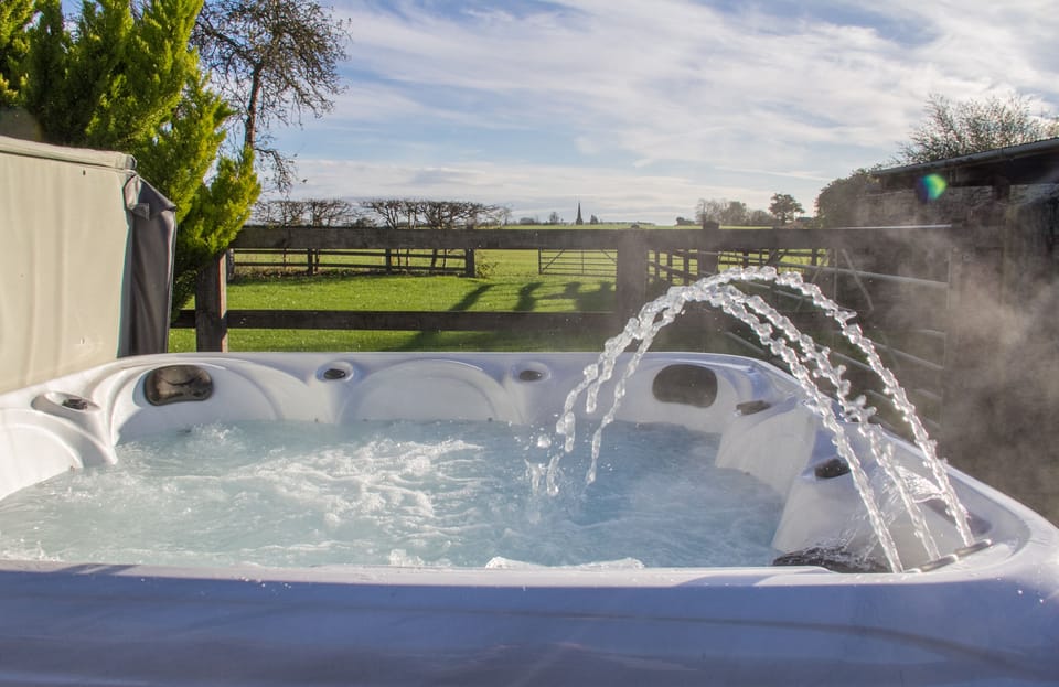 6 Seater outdoor hot tub