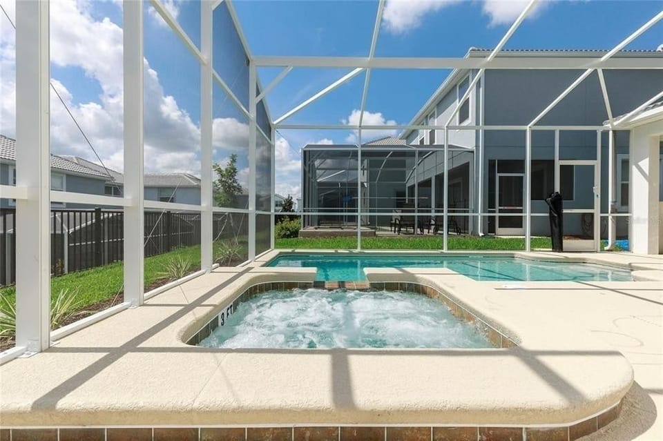 Jacuzzi, Hot Tub, Tub, Grass, Building