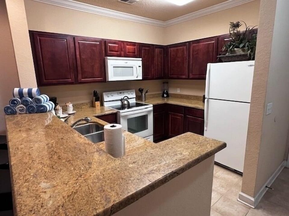 Kitchen, Indoors, Microwave, Oven, Refrigerator