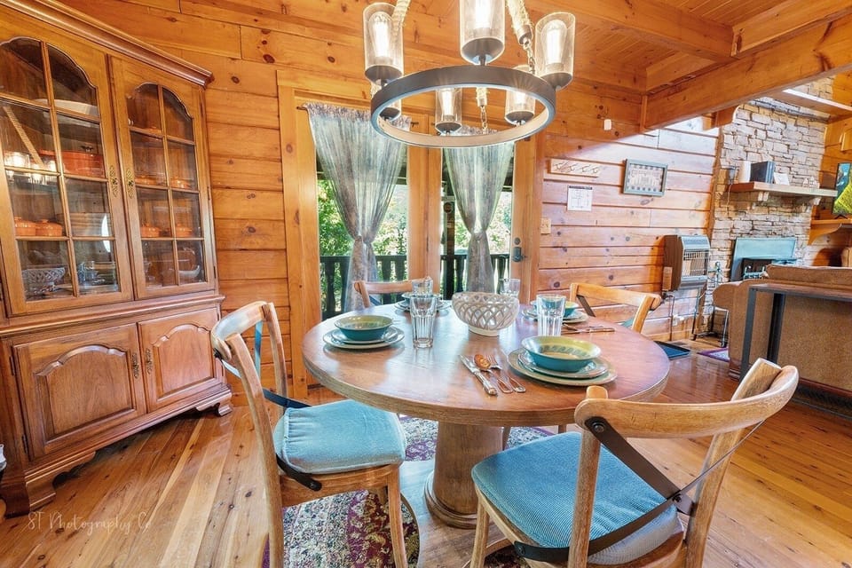 Indoors, Architecture, Building, Dining Room, Dining Table