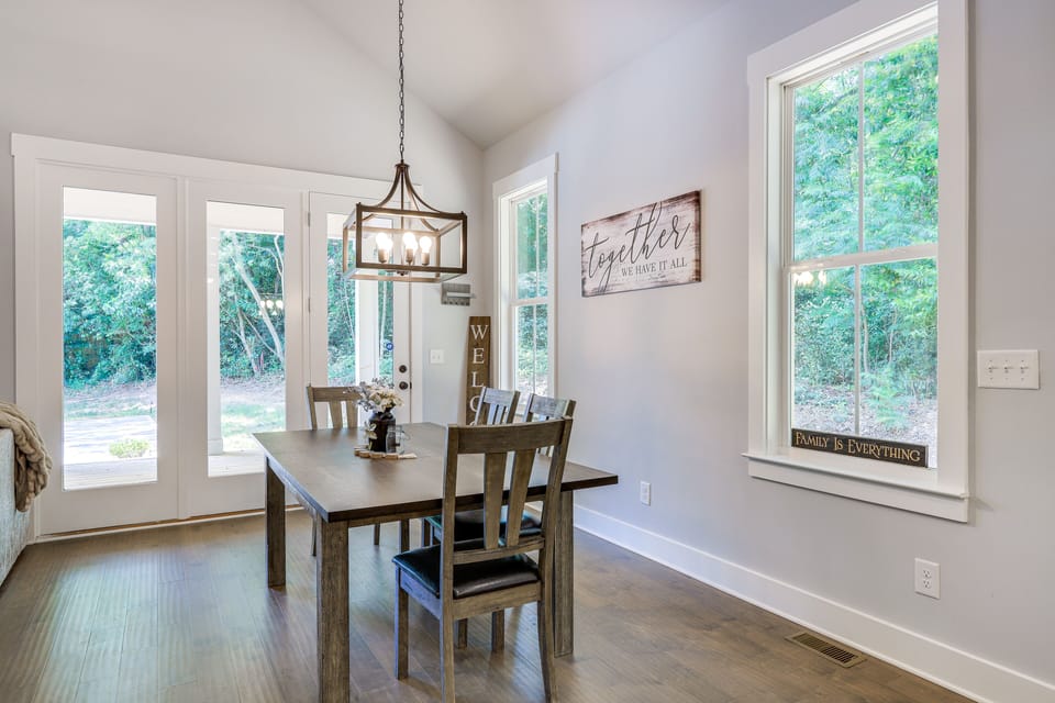 Dining Area | Dishware & Flatware Provided