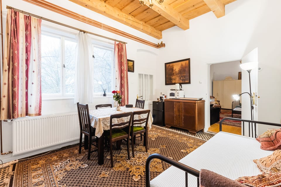 Table – Soví dom apartment 2 (2)