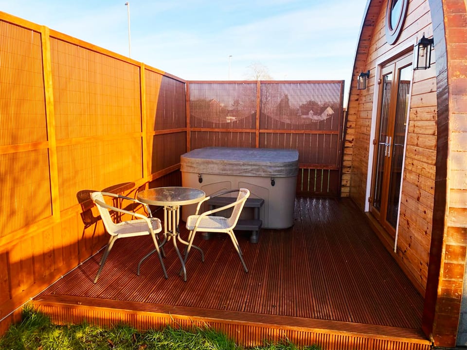 Hot Tub / whirlpool bath (Outdoor)