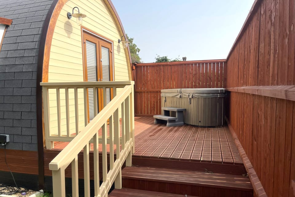 Hot Tub / whirlpool bath (Outdoor)