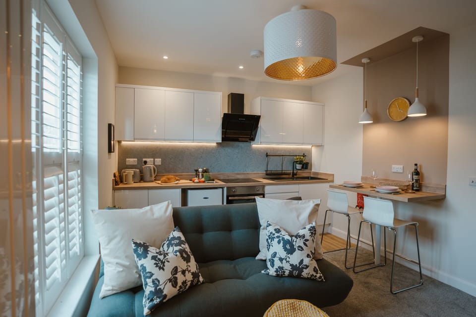Living and kitchen area