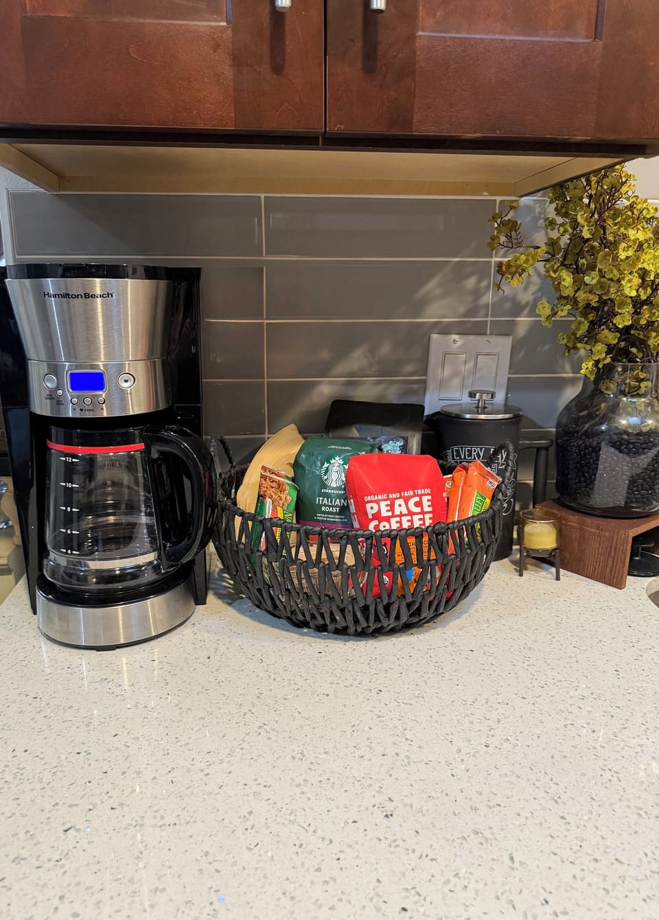 Coffee machine + complementary coffee and  filters