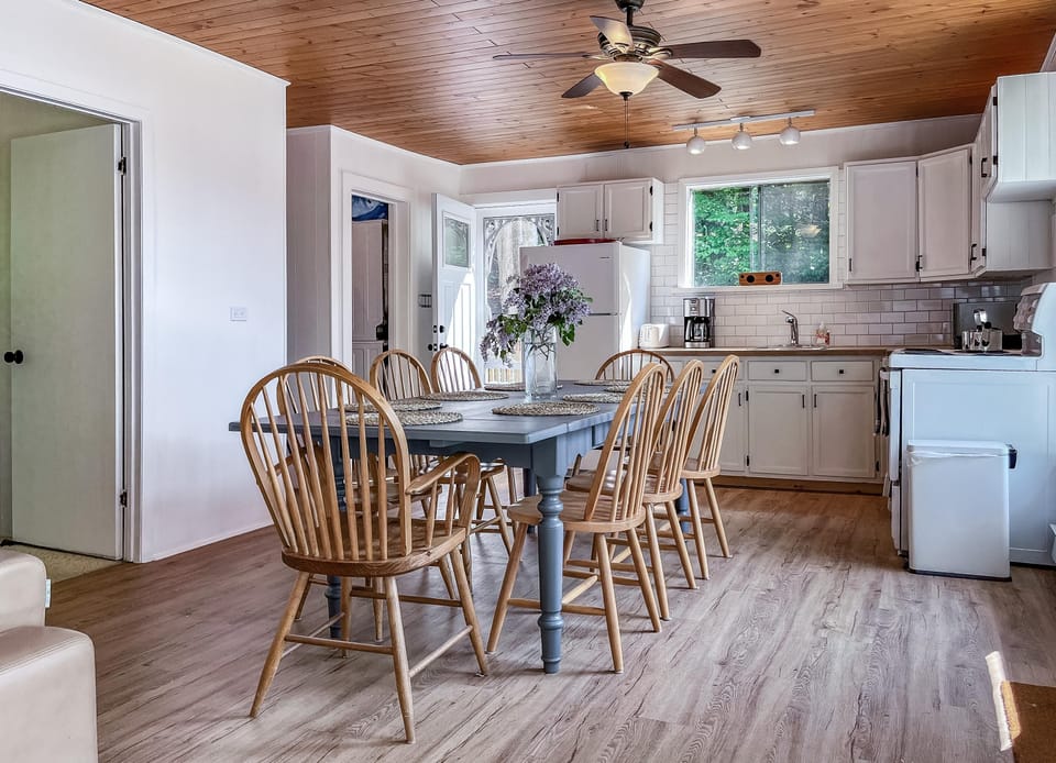 Main Cottage - Dining