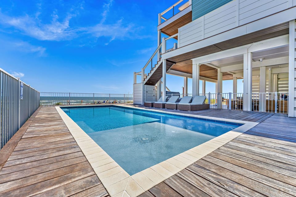 Private pool right on the Gulf.