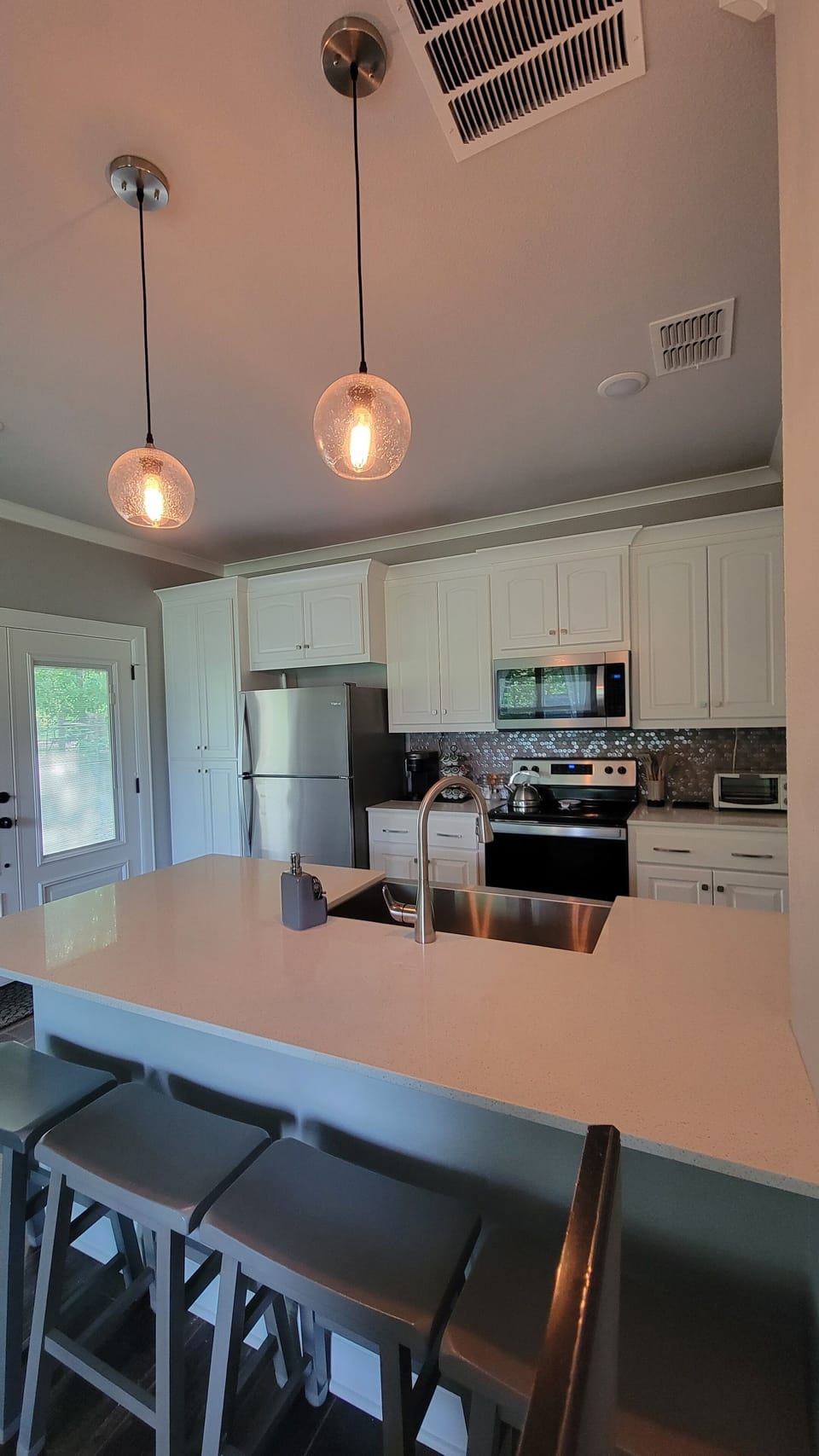 Full kitchen