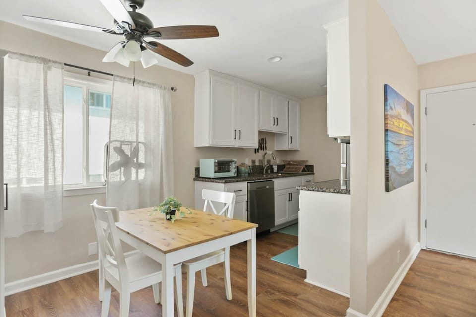 Dining Area (1)