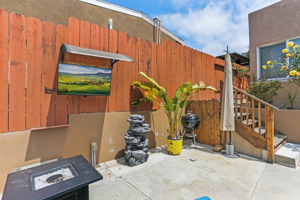 Tv/Fire Pit - Perfect Cozy Space for outdoor gatherings