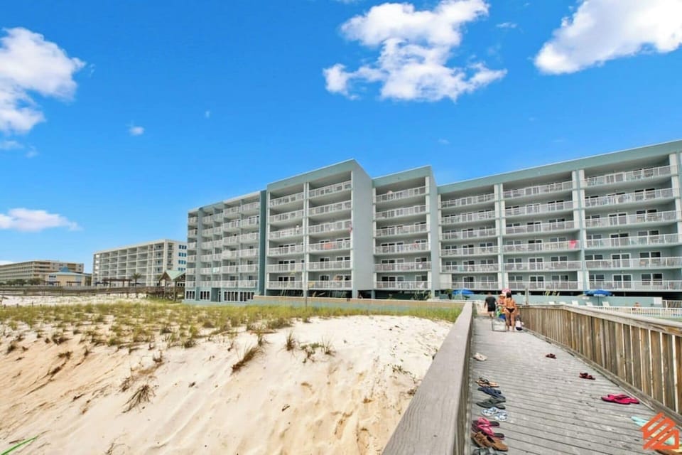 Easy access straight to the beach!