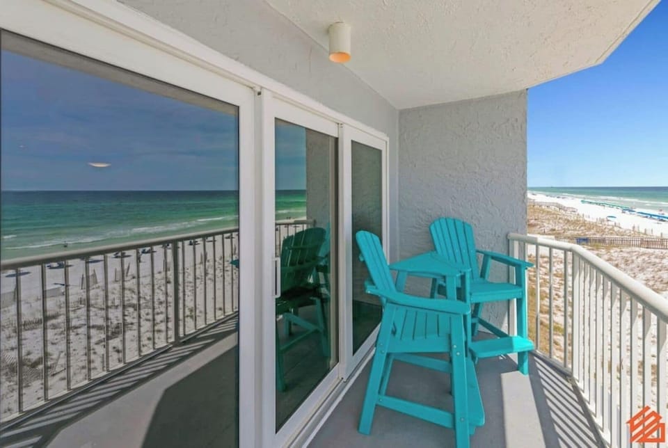 "Falling in love with the world one Airbnb at a time."