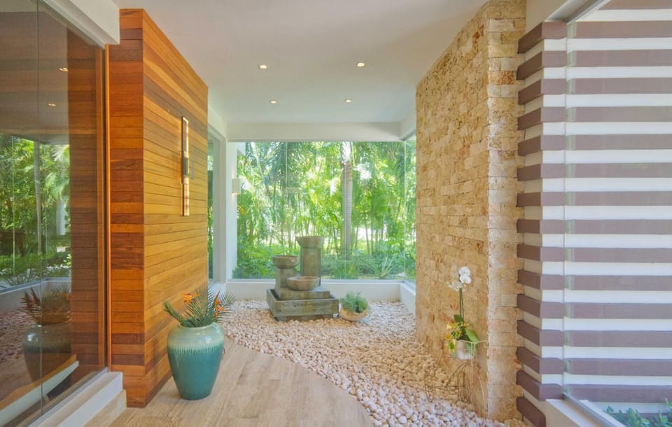 Arrecife 26 - Modern villa with ocean view and service staff (3717)