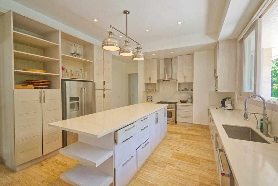 Arrecife 26 - Modern villa with ocean view and service staff (3710)