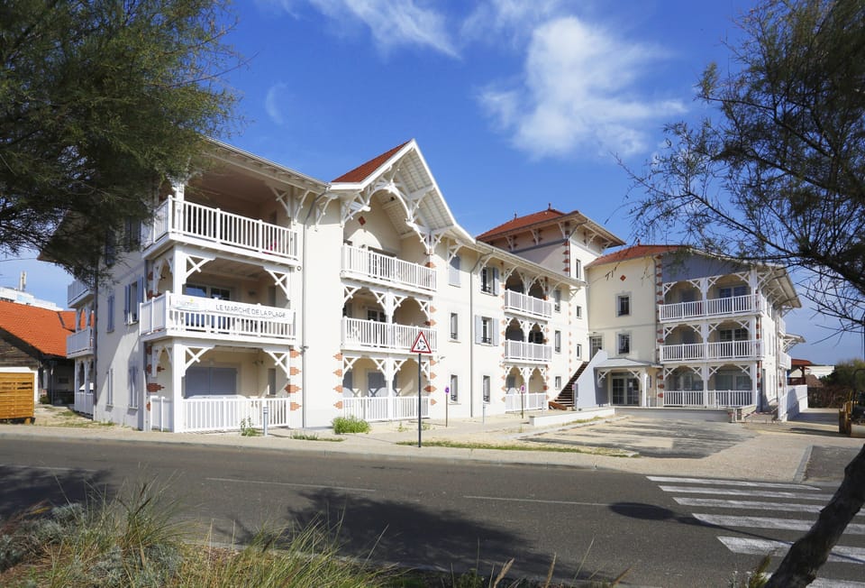 You will love to be a mere 50m from the beach.
