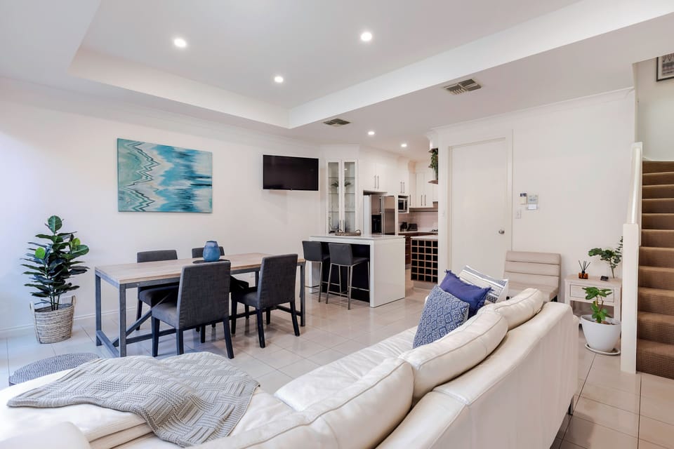 Open-plan lounge room, dining and kitchen 