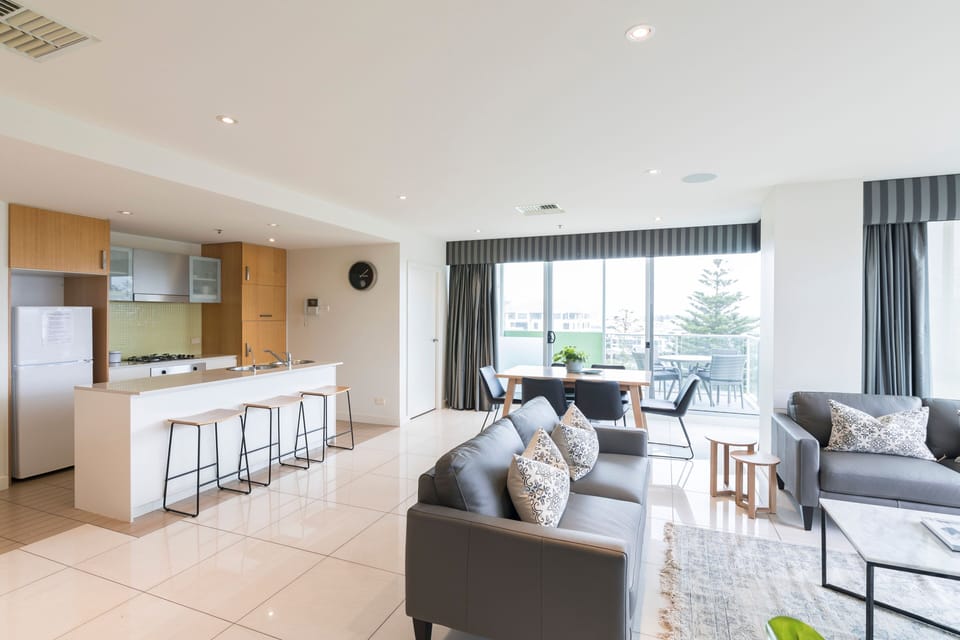 Elite Accommodation, Adelaide, Glenelg, Short term rental, WiFi, Furnished, beach, gym, pool