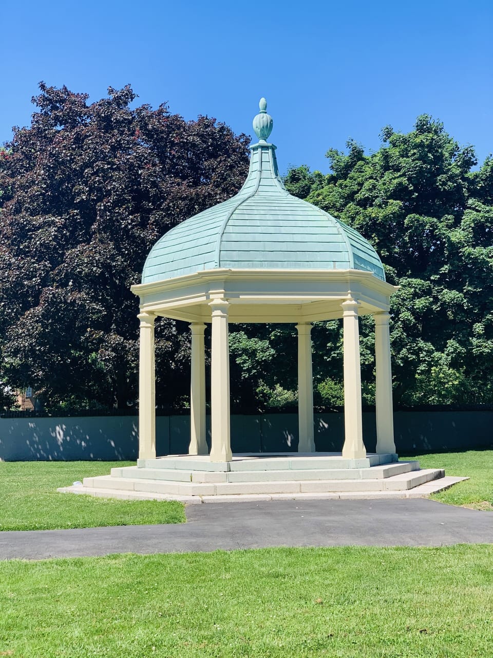 The beautiful Old Great Neck Village Green 