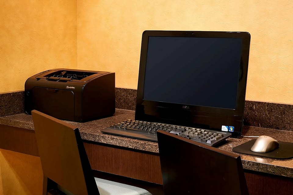 Stay productive with a convenient workstation and quick printing.