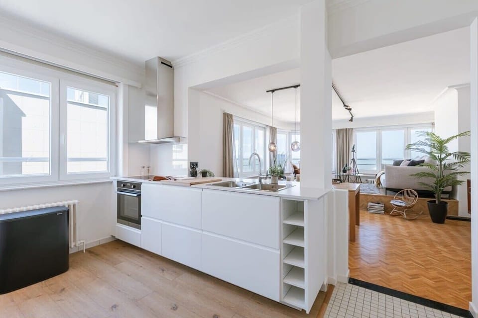 Open and fully equipped kitchen