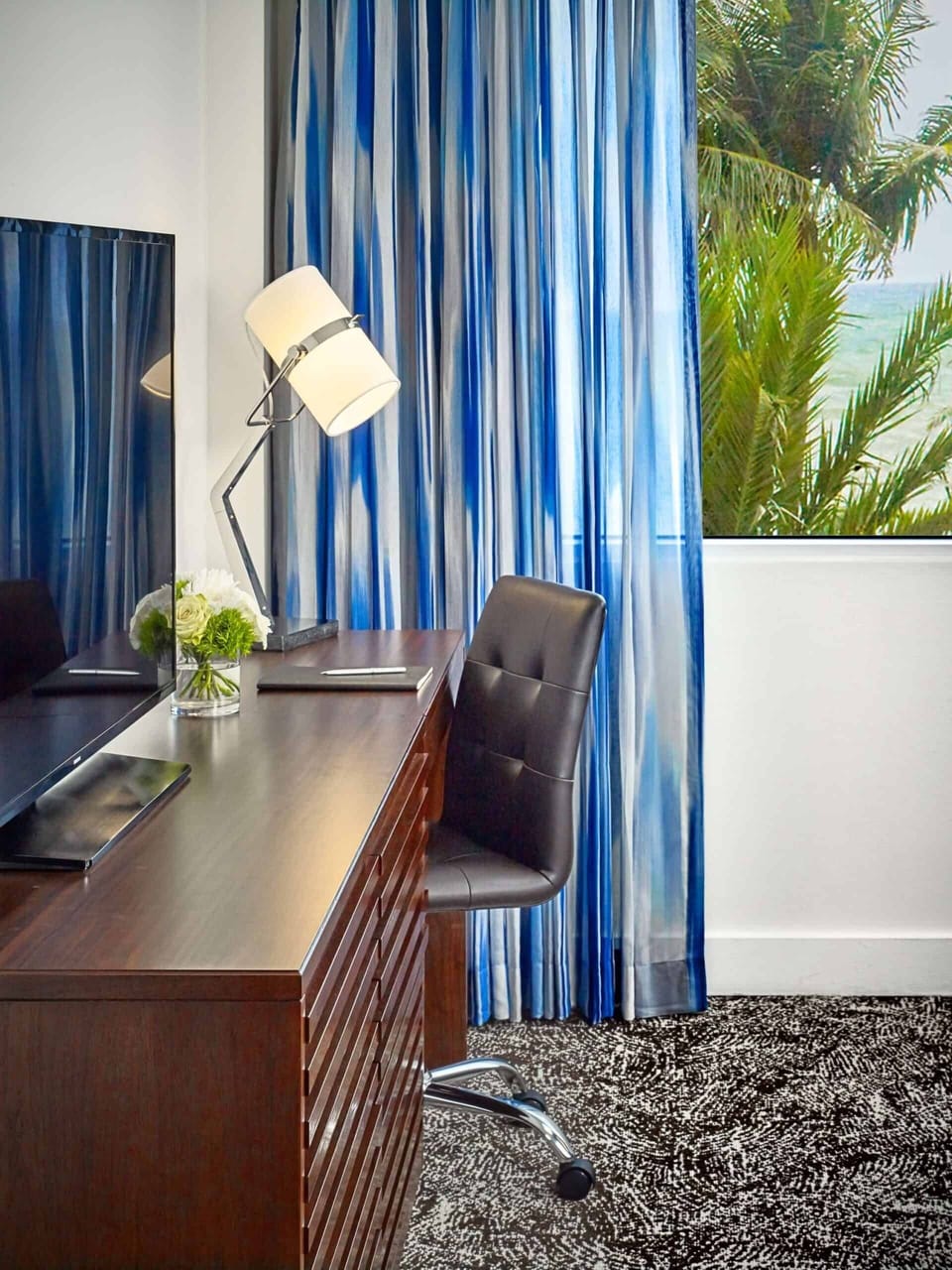 Settle in and work comfortably beside calming ocean breezes.