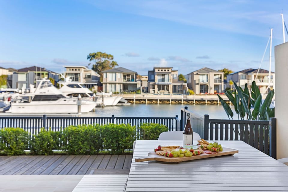 Outdoor entertaining / dining