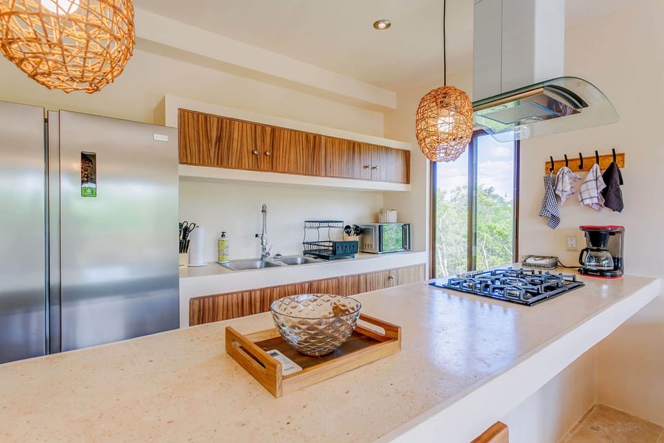 A fully-equipped kitchen to prepare healthy meals at home