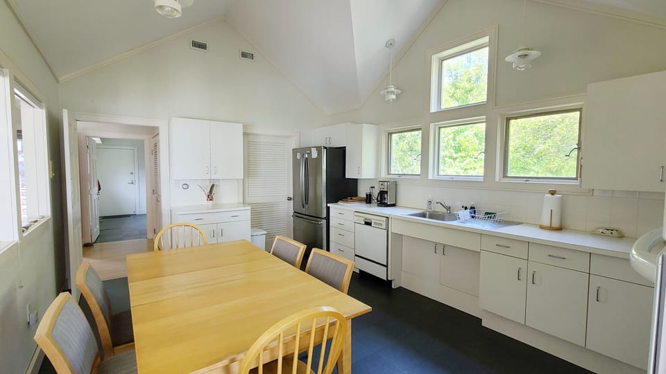 Eat in kitchen with vaulted ceiling