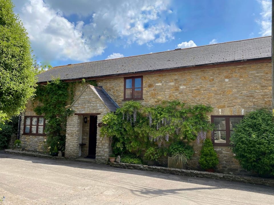 The Old Piggeries, Burton Bradstock: Welcome to your holiday home