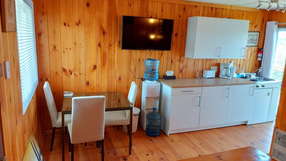 Living/Dining and Kitchen Area of 1 Bedroom Suite