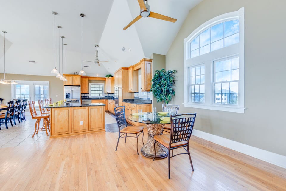 8-Surf-Or-Sound-Realty-1122-Livin the Dream-Breakfast Nook