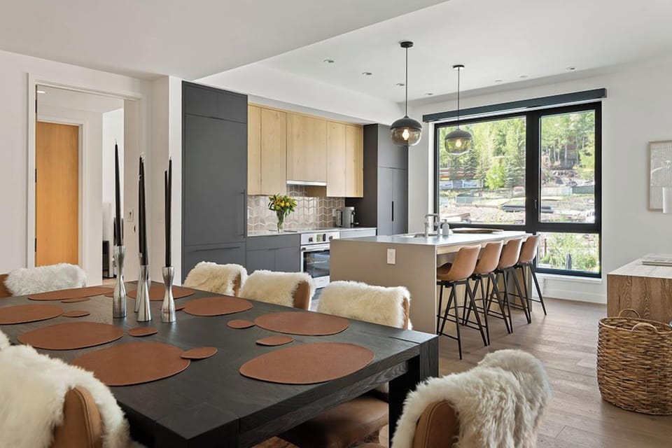 Dining Room kitchen view
